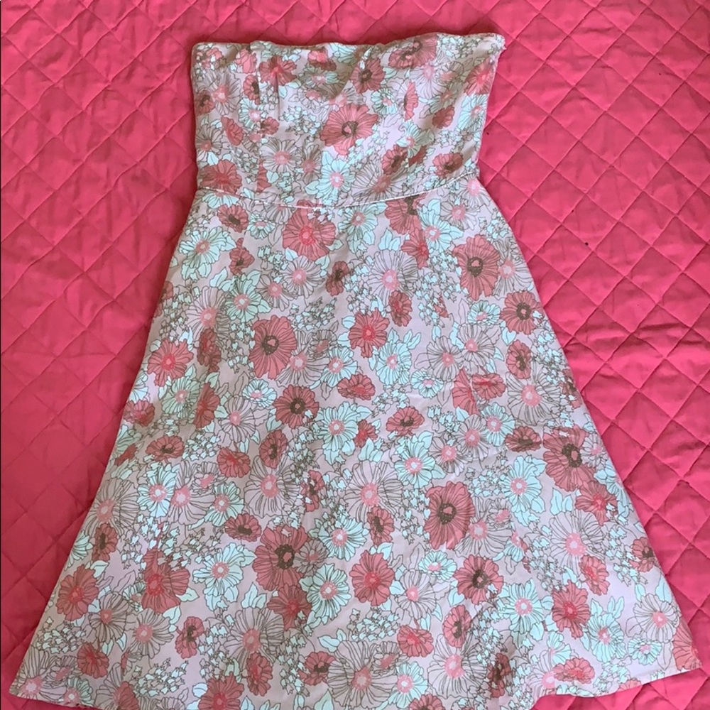 Reposhing this beautiful strapless floral dress.